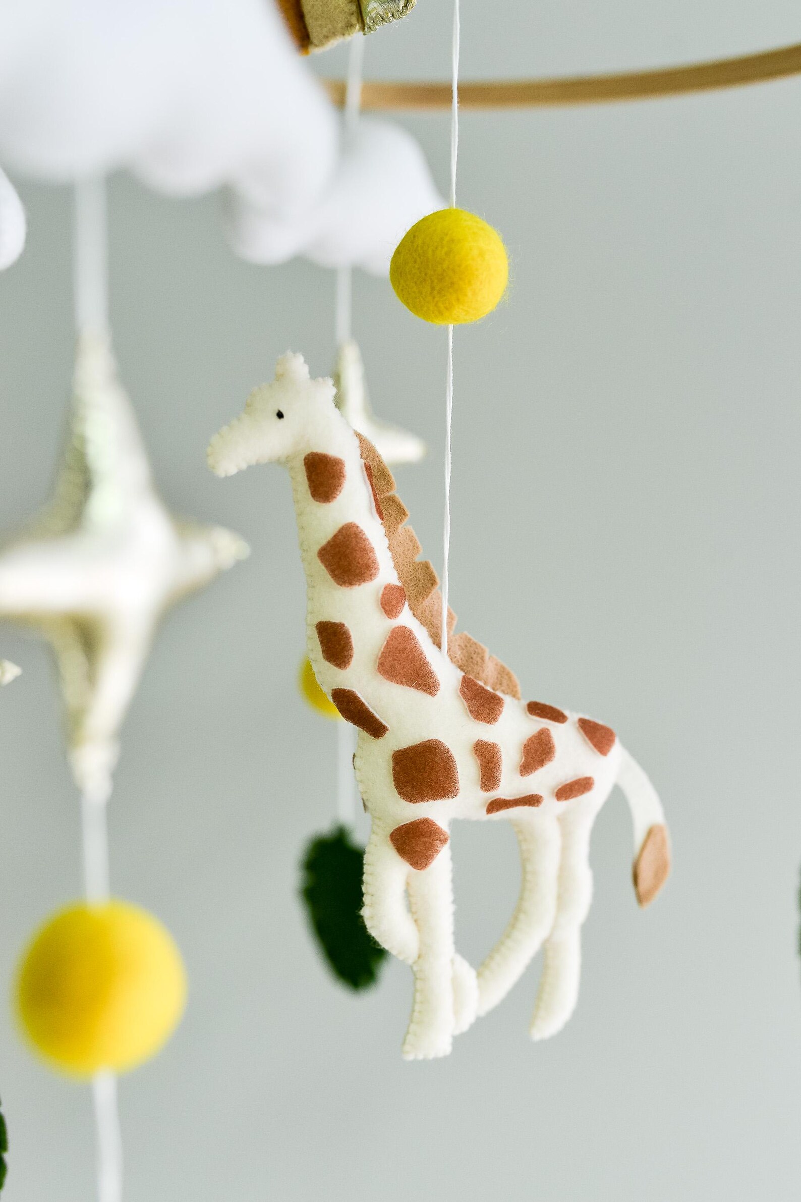 Giraffe, Rainbow & Nature Elements - Baby Mobile Safari - Rolirka