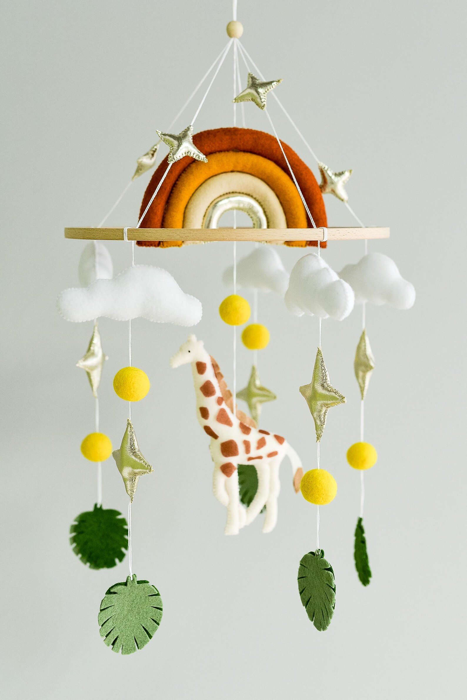 Giraffe, Rainbow & Nature Elements - Baby Mobile Safari - Rolirka