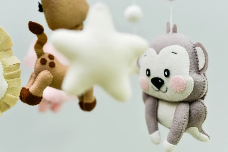 Giraffe, Elephant, Lion & Rainbow - Baby Mobile Safari - Rolirka