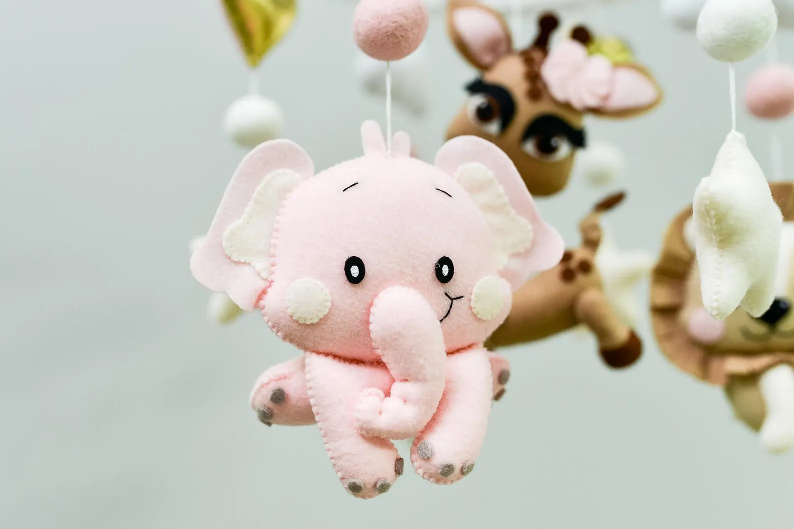 Giraffe, Elephant, Lion & Rainbow - Baby Mobile Safari - Rolirka